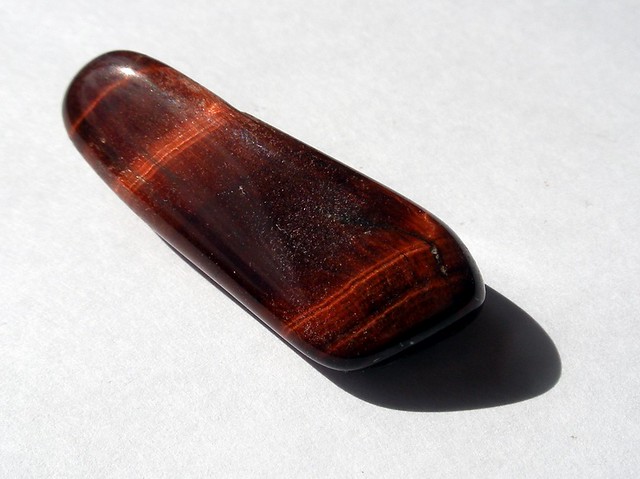 a picture of red tiger's eye in the context of red tiger's eye meaning