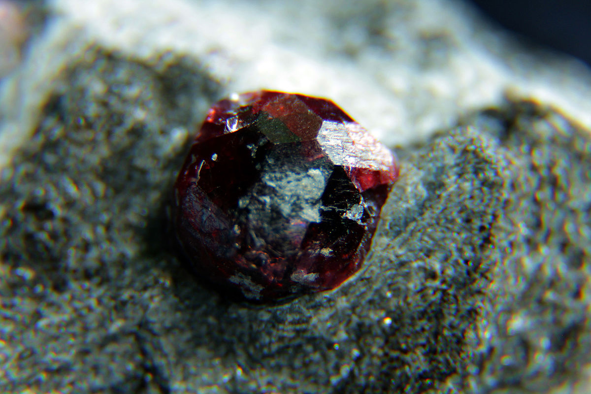 Garnet crystal in the context of garnet stone meaning
