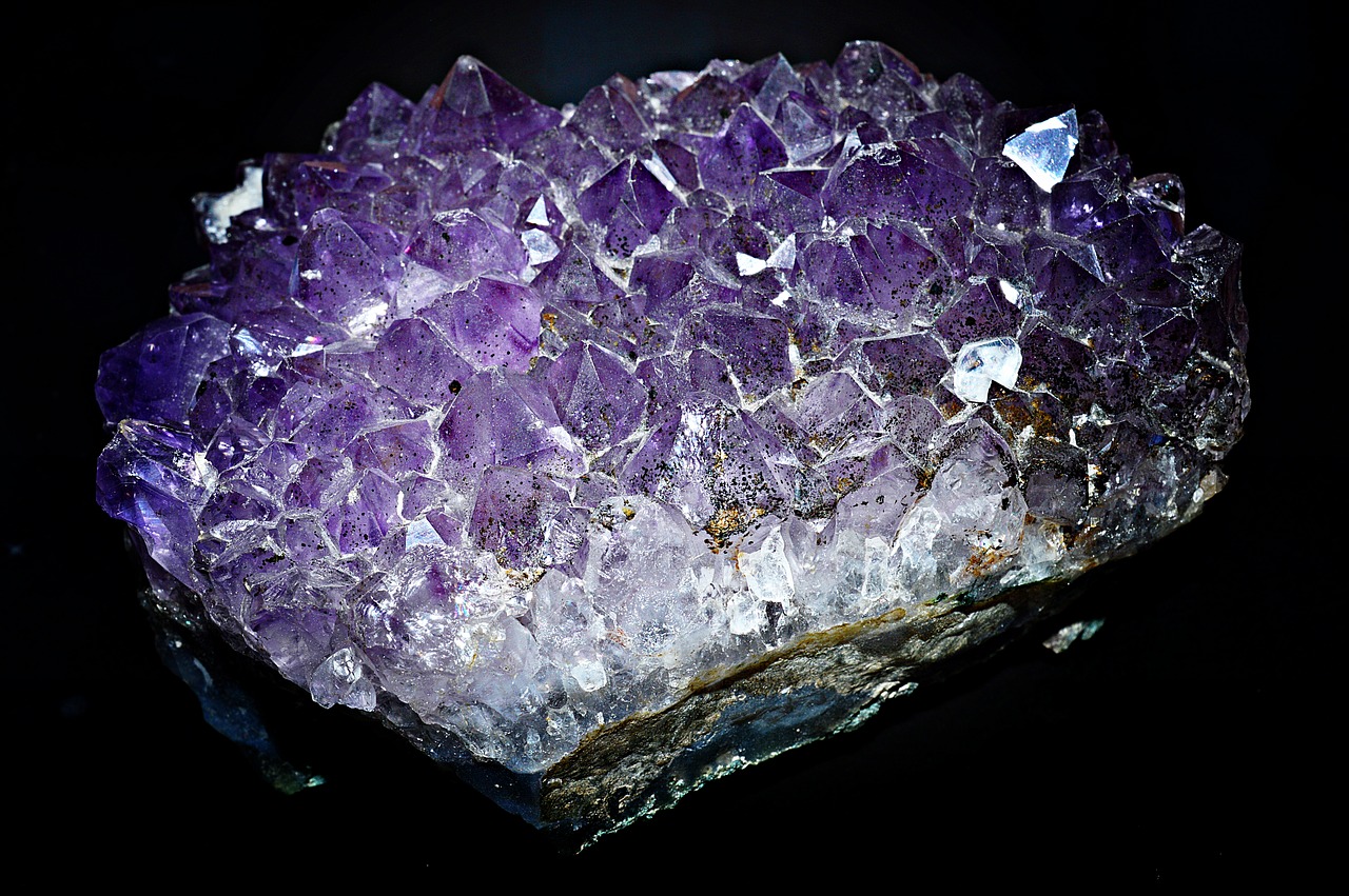 an amethyst crustal in the purple amethyst meaning