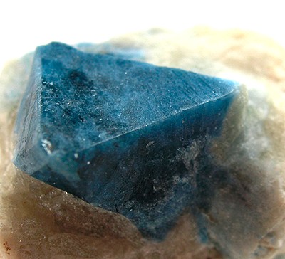 a blue spinel crystal in the context of blue spinel facts